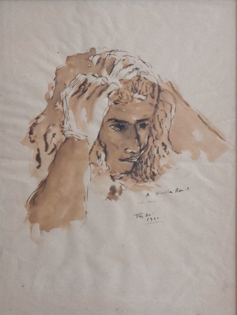 Giovane con mani nei capelli